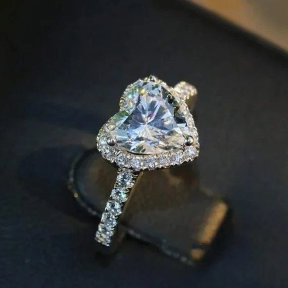 Dimond Heart Luxury Ring - Picture 4 of 4
